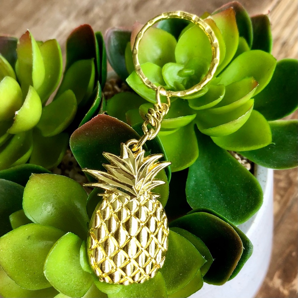 Pineapple keychain gold NEW NIB